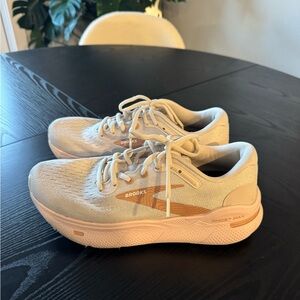 Brooks Ghost Max Womens Size 9 Shoes Running Sneaker Gym Light Pink